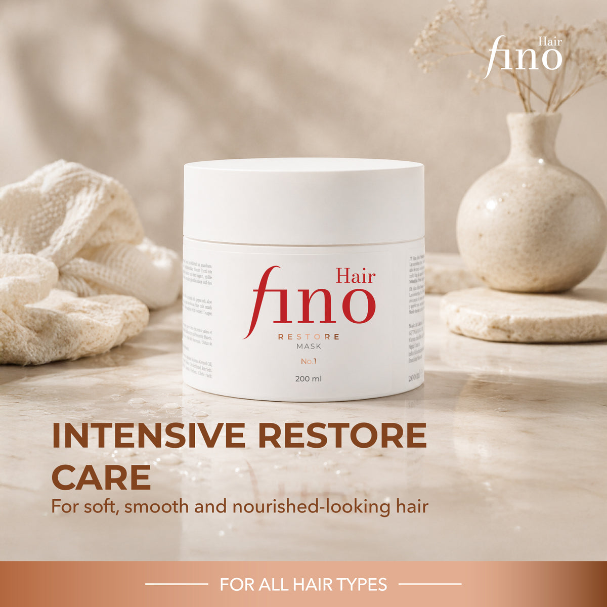 Masque capillaire RESTORE No.1 sur une tablette en pierre avec serviette et vase